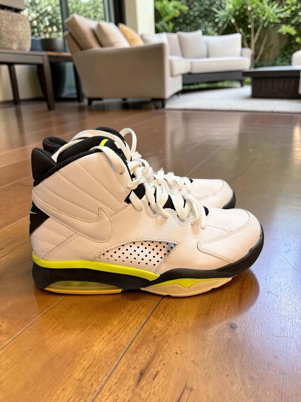 Nike Air Maestro Flight White Volt Men's 472499-101 Great 90's Retro Size 7.5